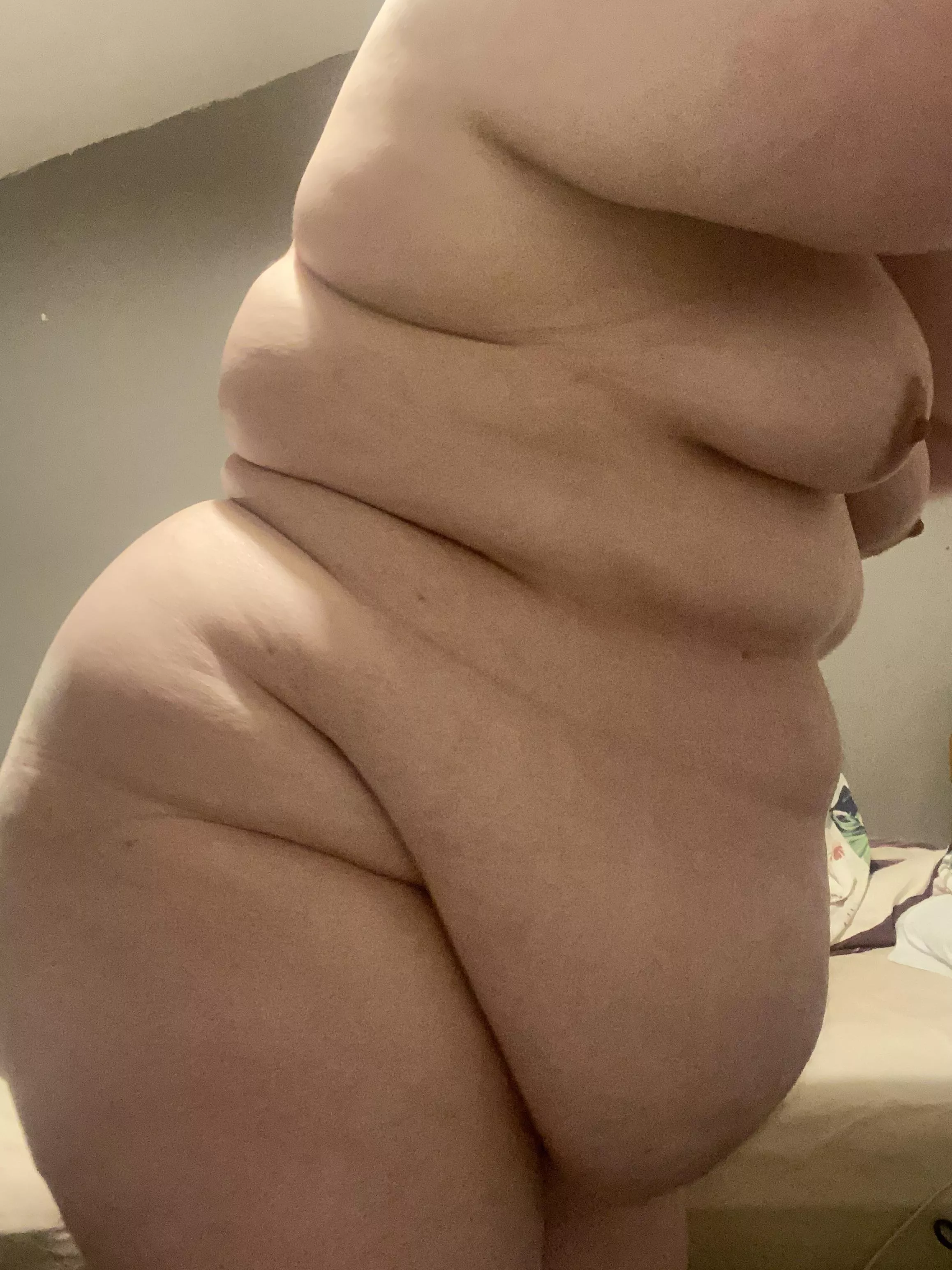 Pin me against the wall? Please? posted by ninassbbwta