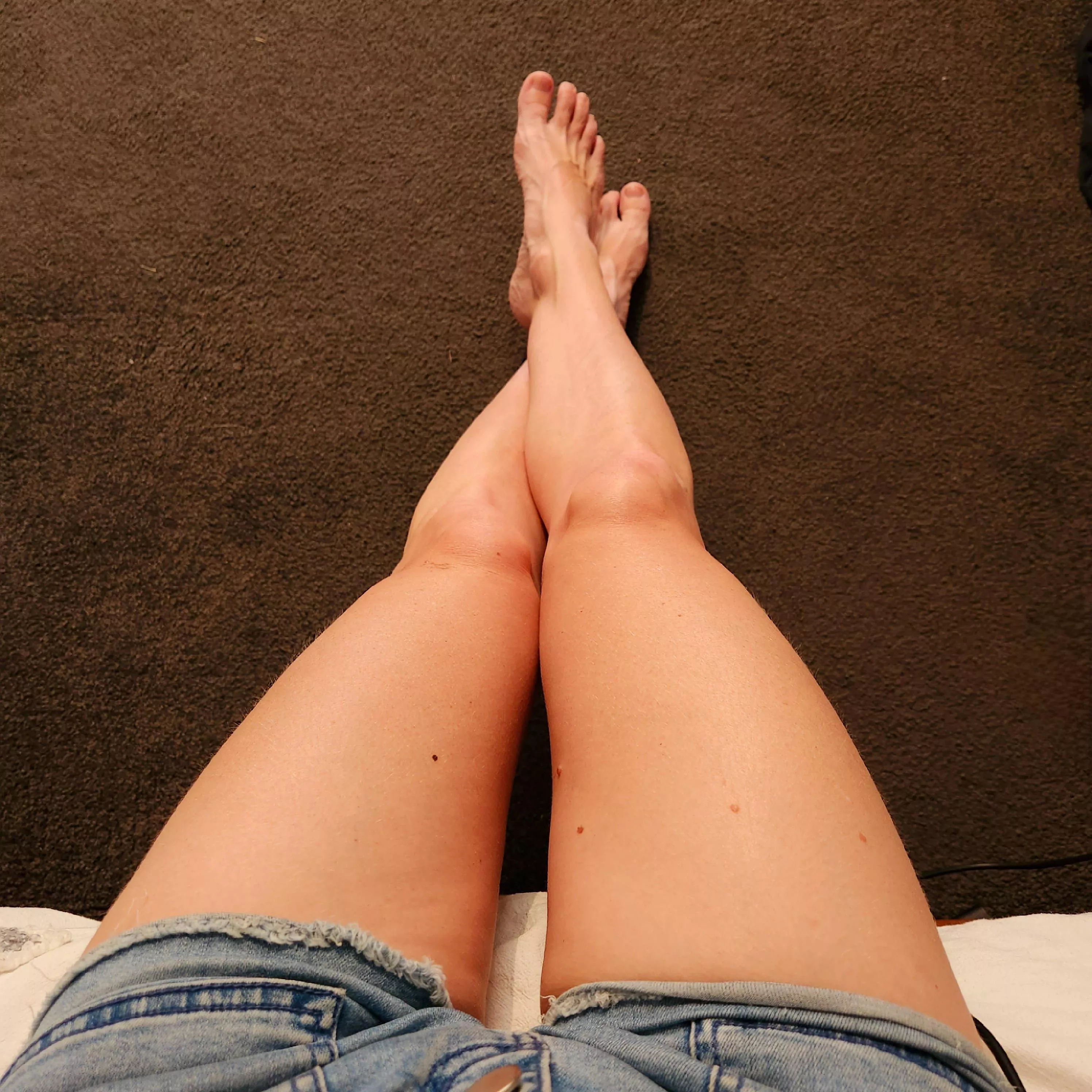 Tanned little Aussie legs posted by UVAus