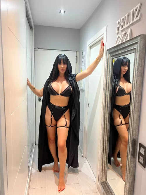 Upvote for a free nude video by Emilybeexx-08