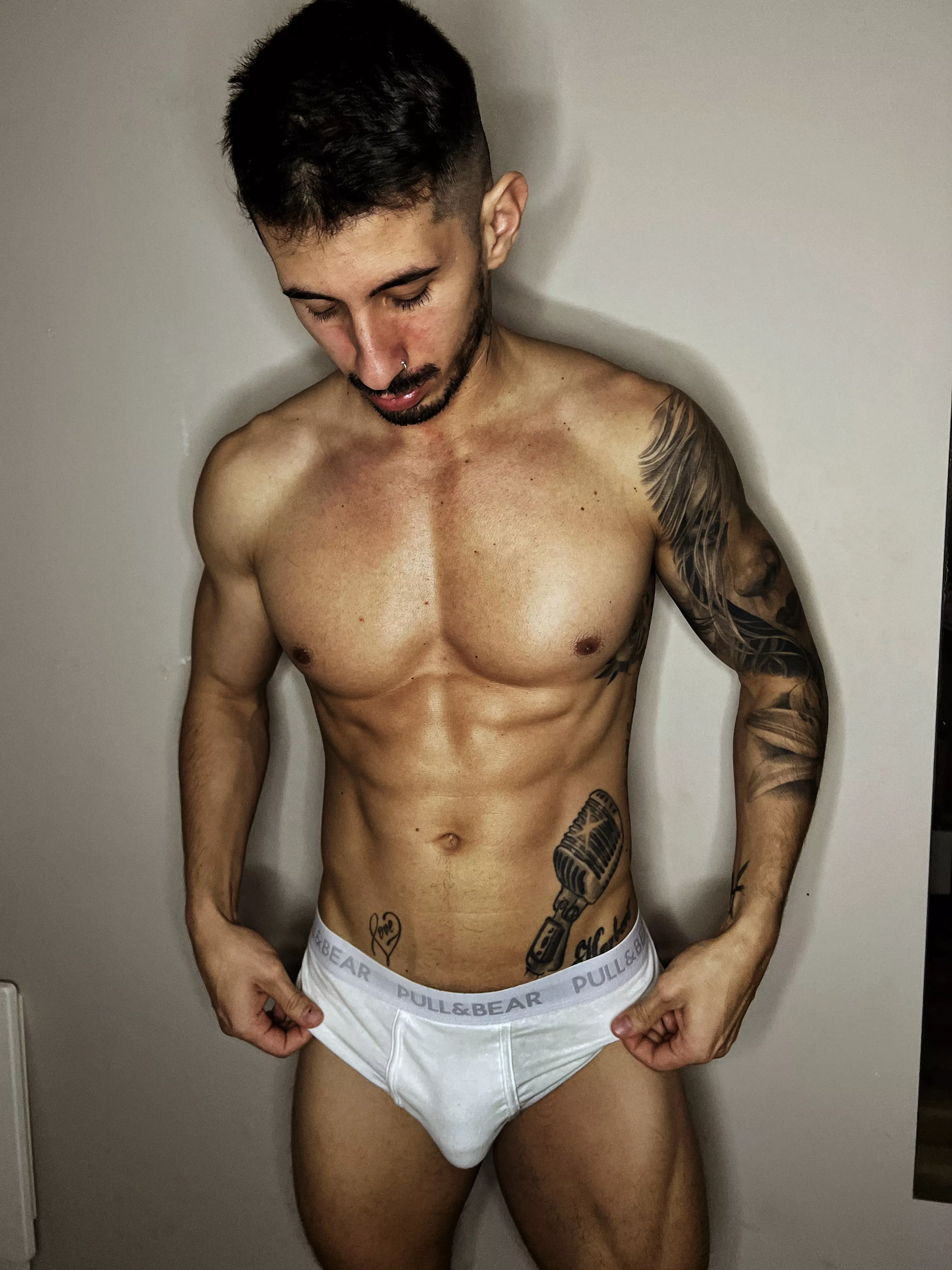 White briefs on tonight posted by supermarketboy_
