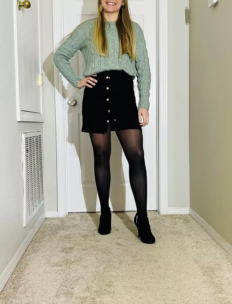 Wi[f]e going out on date night posted by Pantyhosejedi