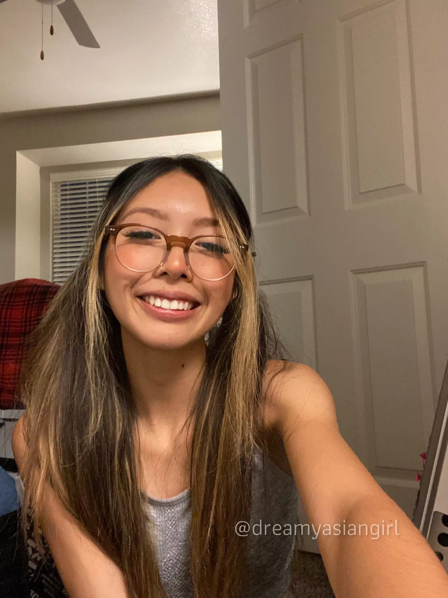 100 lb and ready to have fun :) posted by Dreamyasiangirl