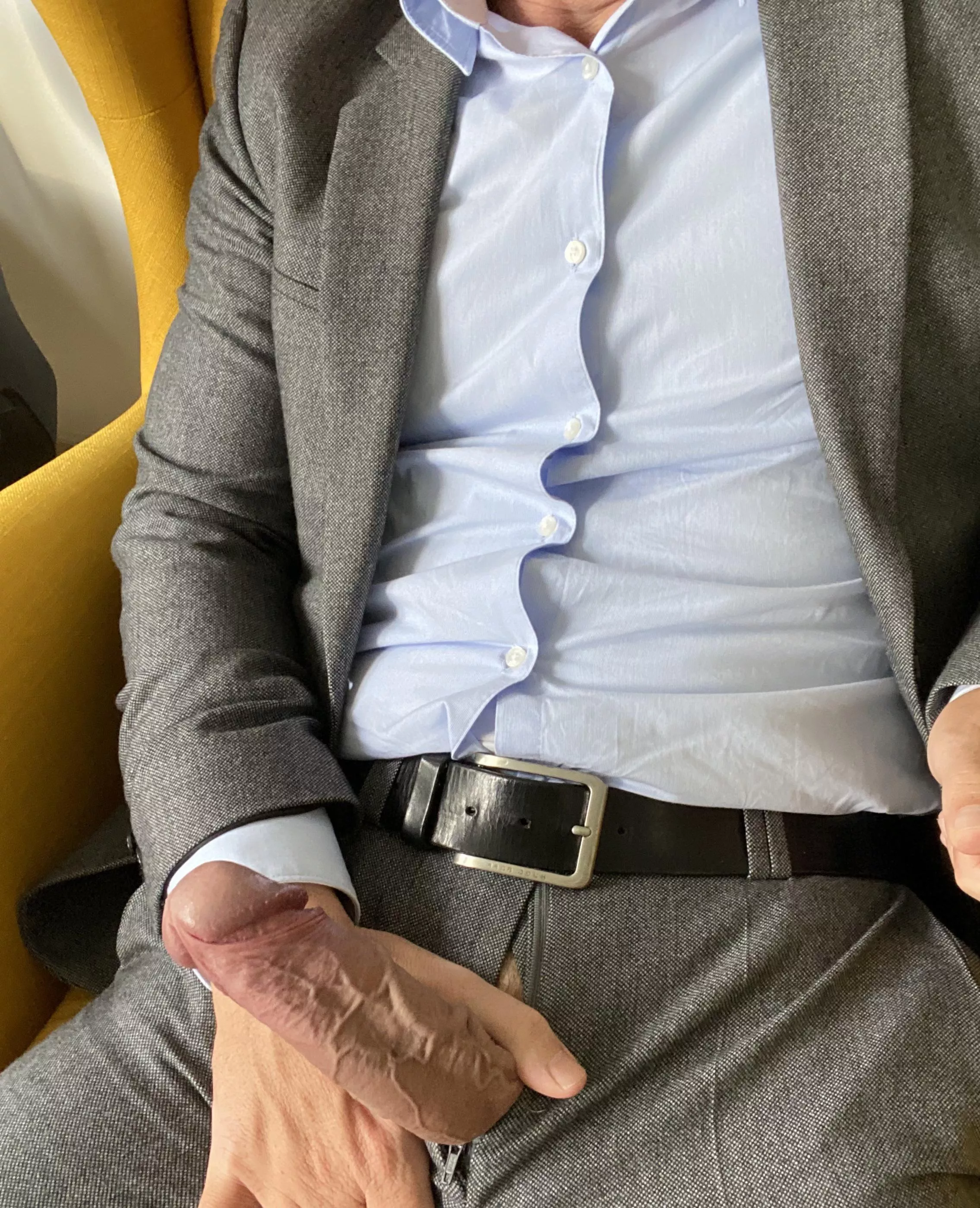 [46] hard at work posted by ThickAndVeiny86