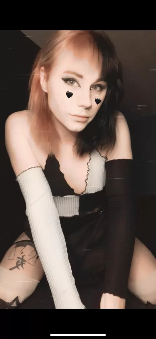 A selfie for y all. Have a good day! by Amber_hawking