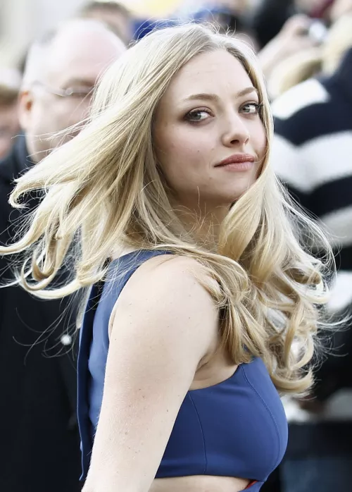 Amanda Seyfried by awakenedSky