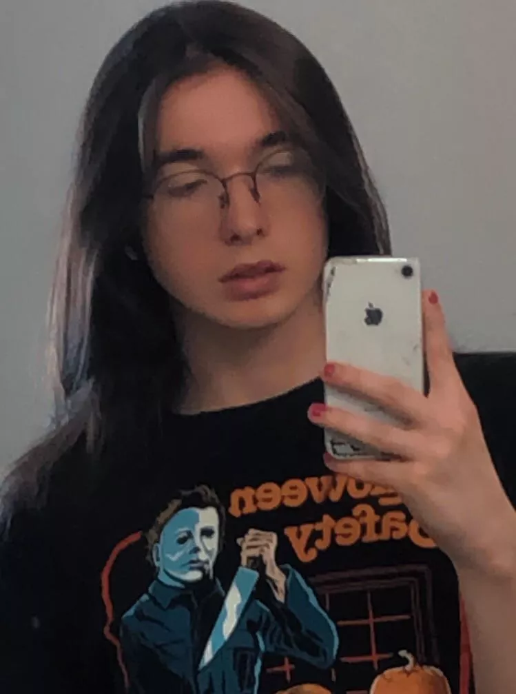 Anyone wanna watch a scary movie with me? posted by Femboi_Cutiee