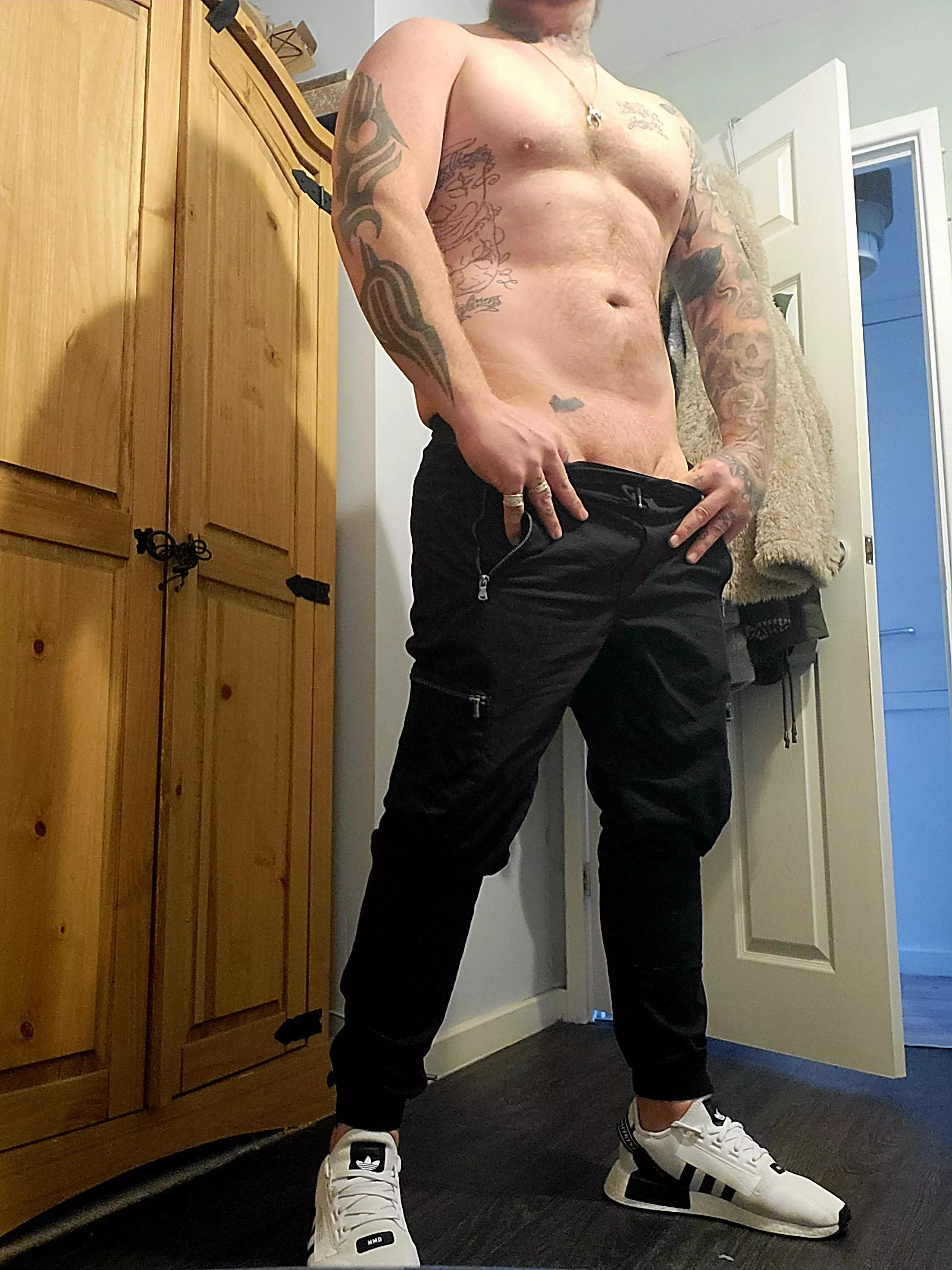 Are you coming over now daddy's home?? posted by theguynextdoorr33