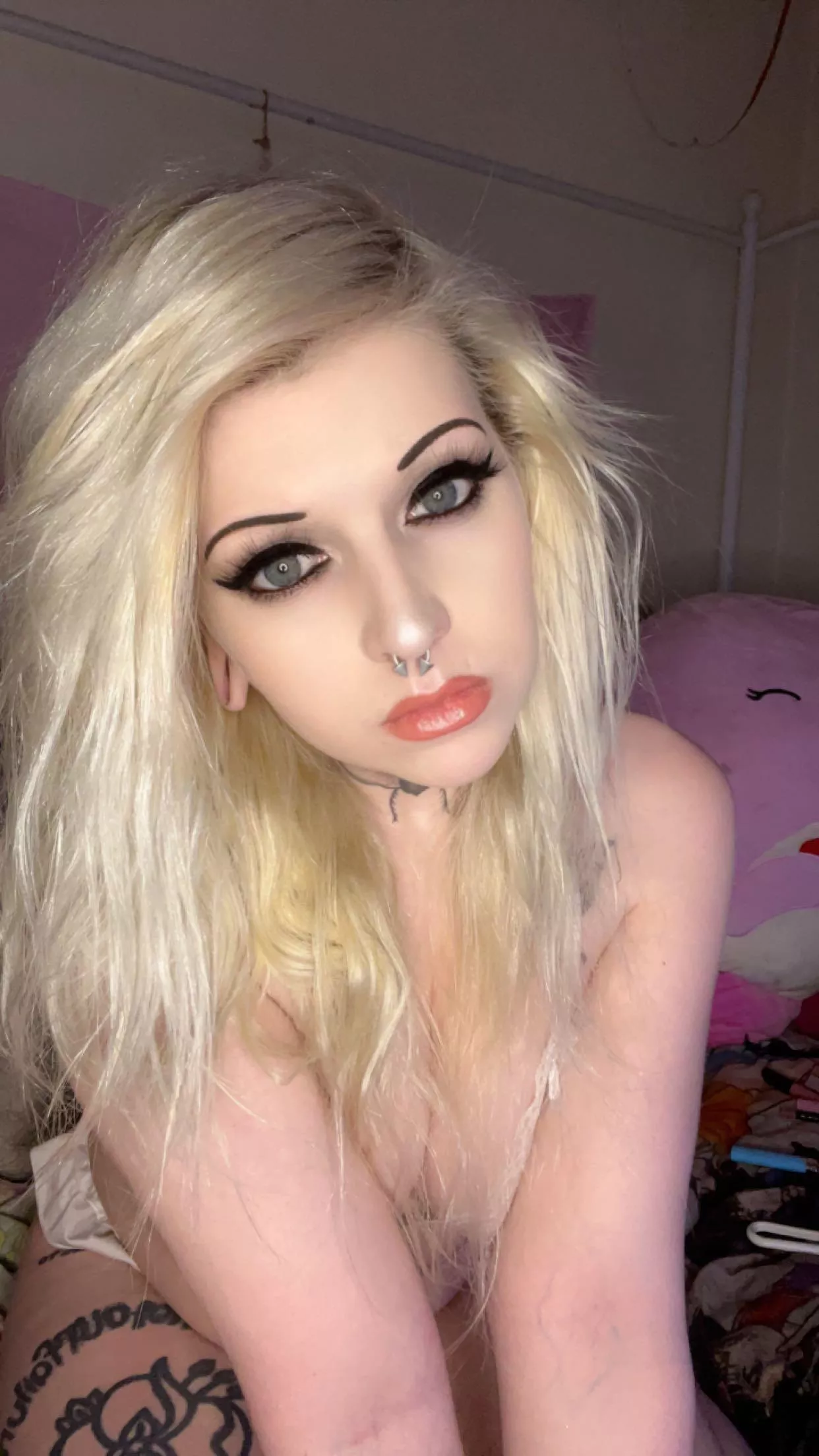 be live in 10 minutes ♡ posted by lilithrosexoxoxo