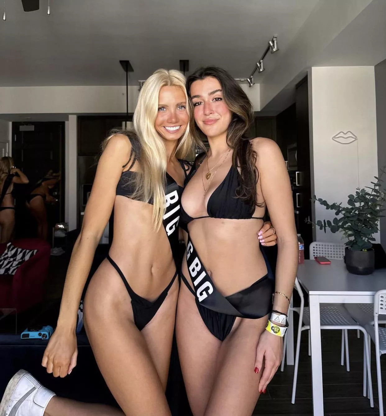 Blonde or brunette posted by NYStripsteak