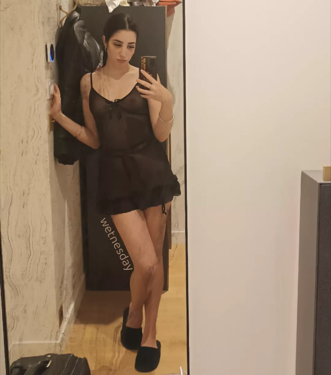 Cute mirror photo before getting chained and cuffed captive🥰 posted by wet_nesday