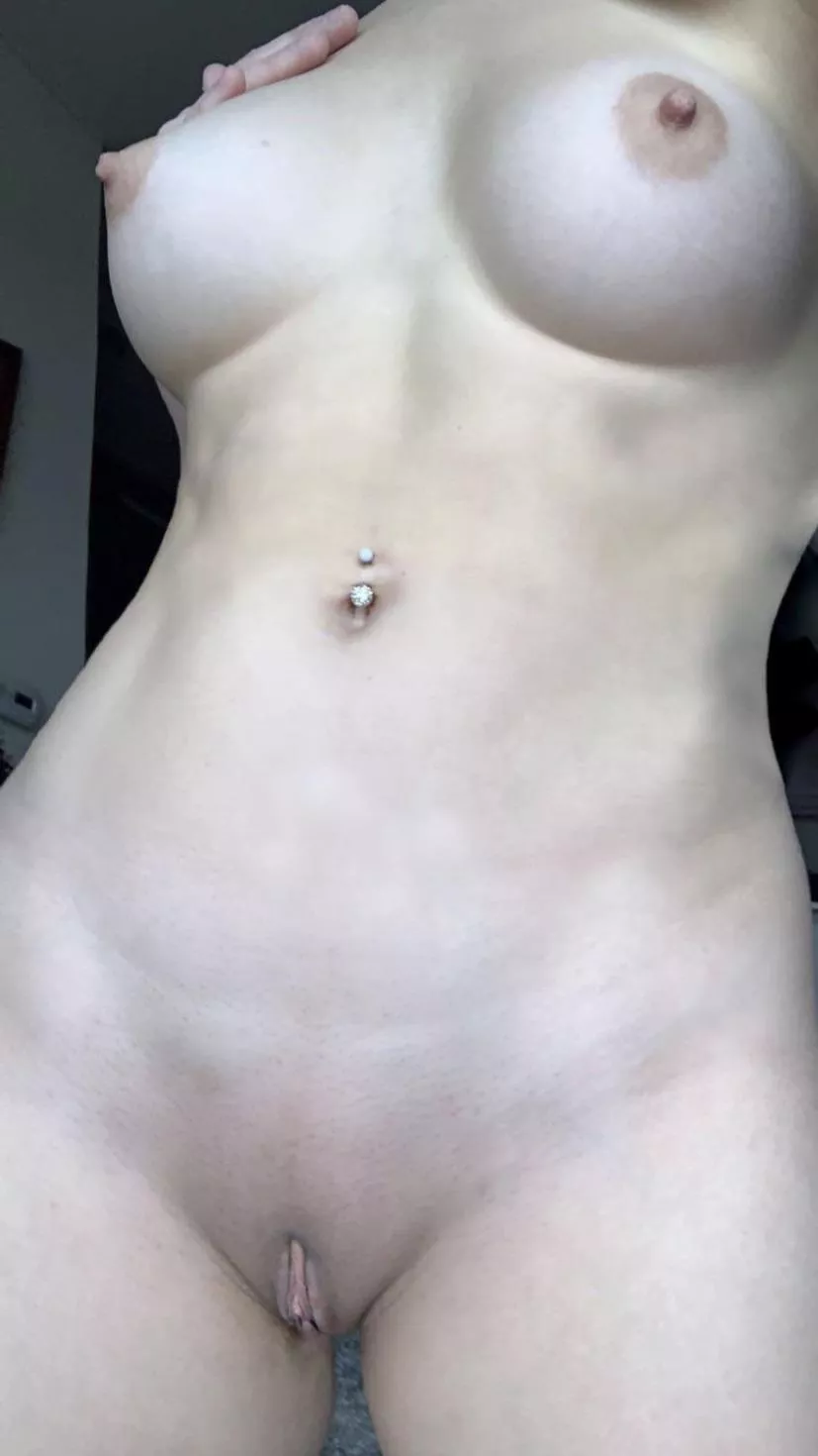 (F) 21, Please rate me posted by blondesluutt