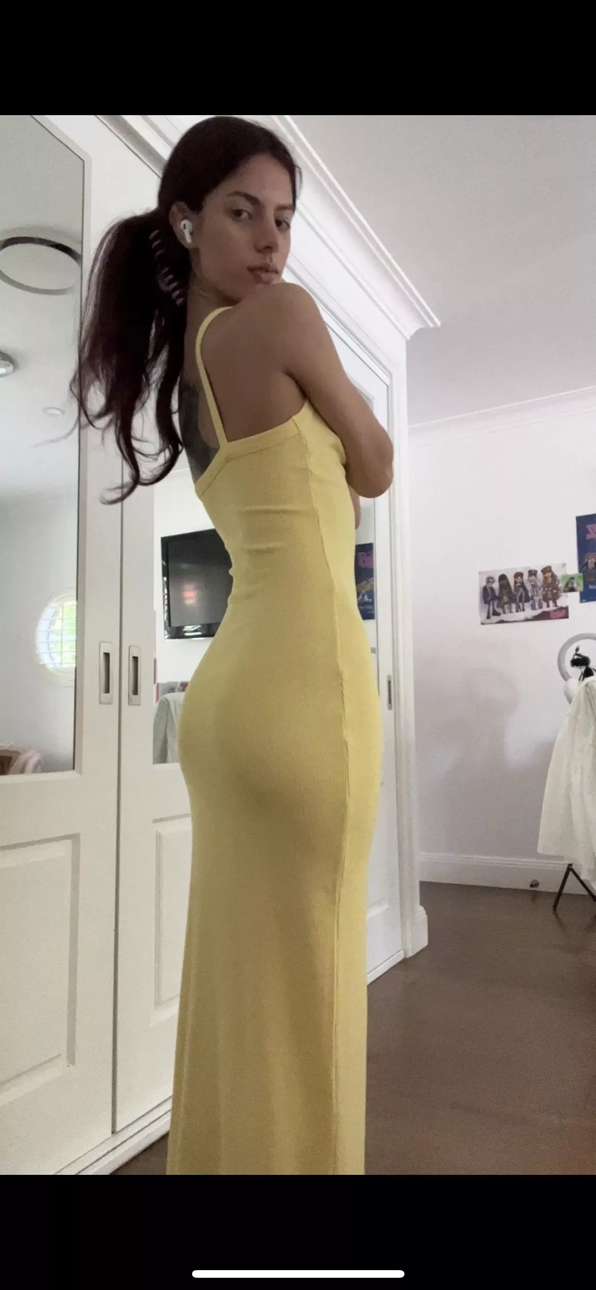 [f] My kink is sending nudes to married men posted by OnlyVenuss