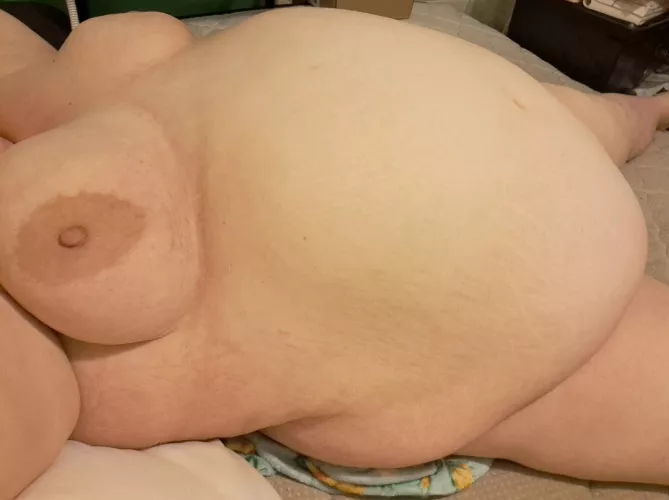 Flat on my back, mountainous on my front 🥵😳 by HeiferBabe