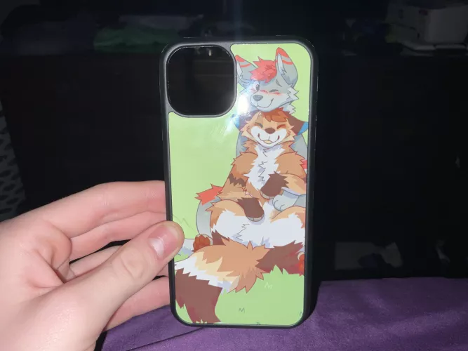 Fluffy phonecase by The_one_furry