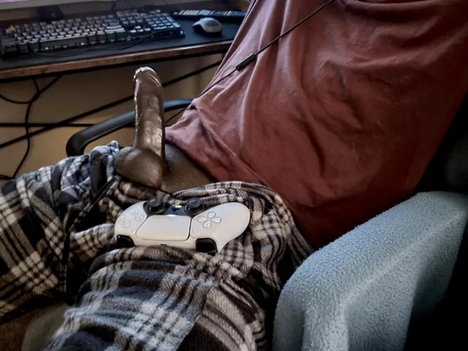 Gaming and edging on this wonderful Saturday 😩 Send help🙏🏿 by Xenoe88