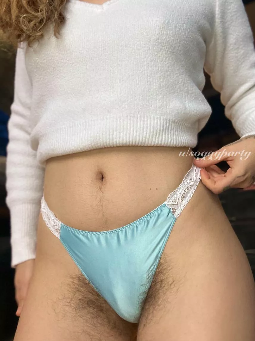 Girls hate to be cold and one can never be cold with a full bush☺️ posted by SoggyParty