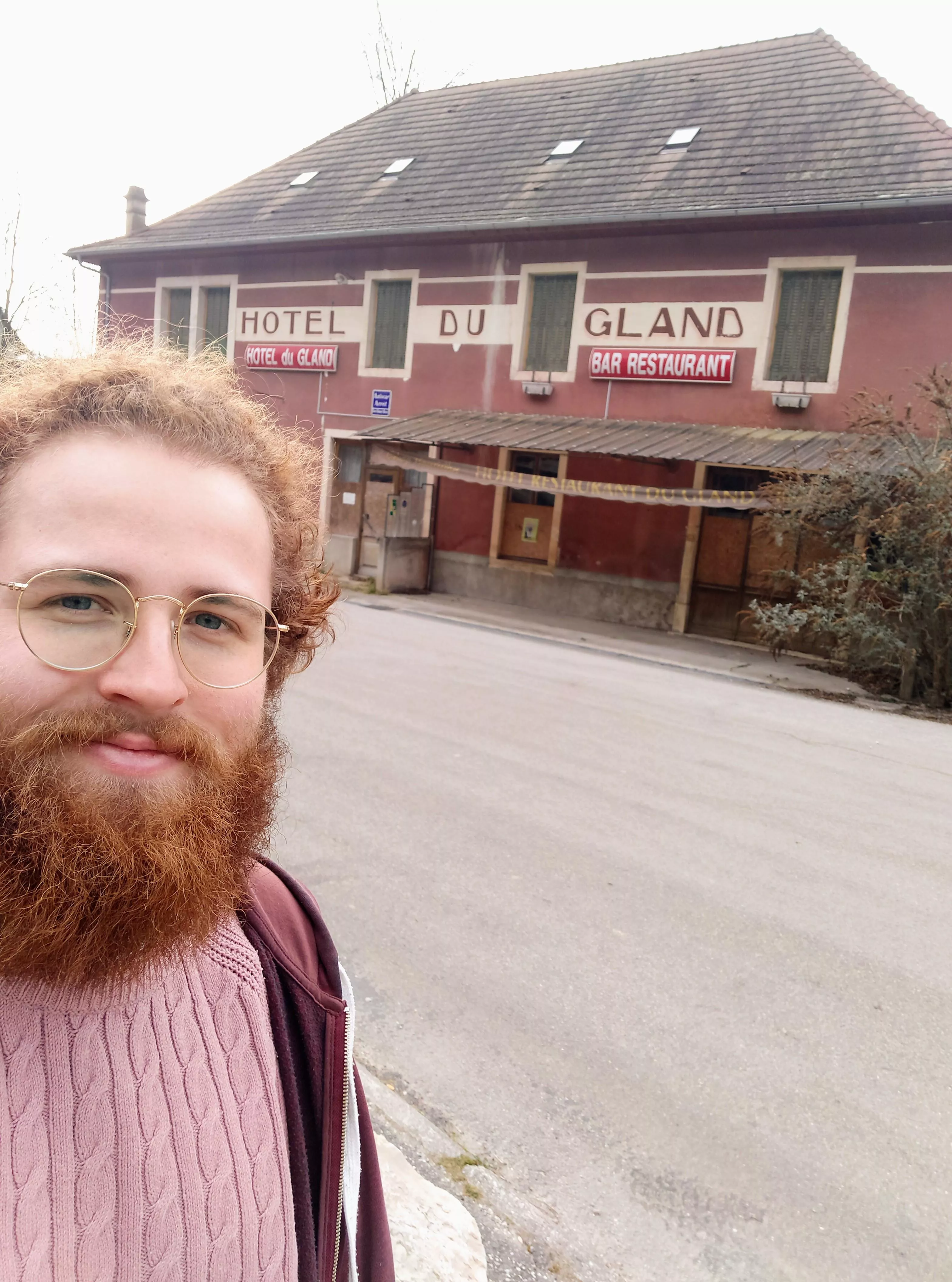 Glans Hotel in France is sadly closed 😂 posted by quinze142