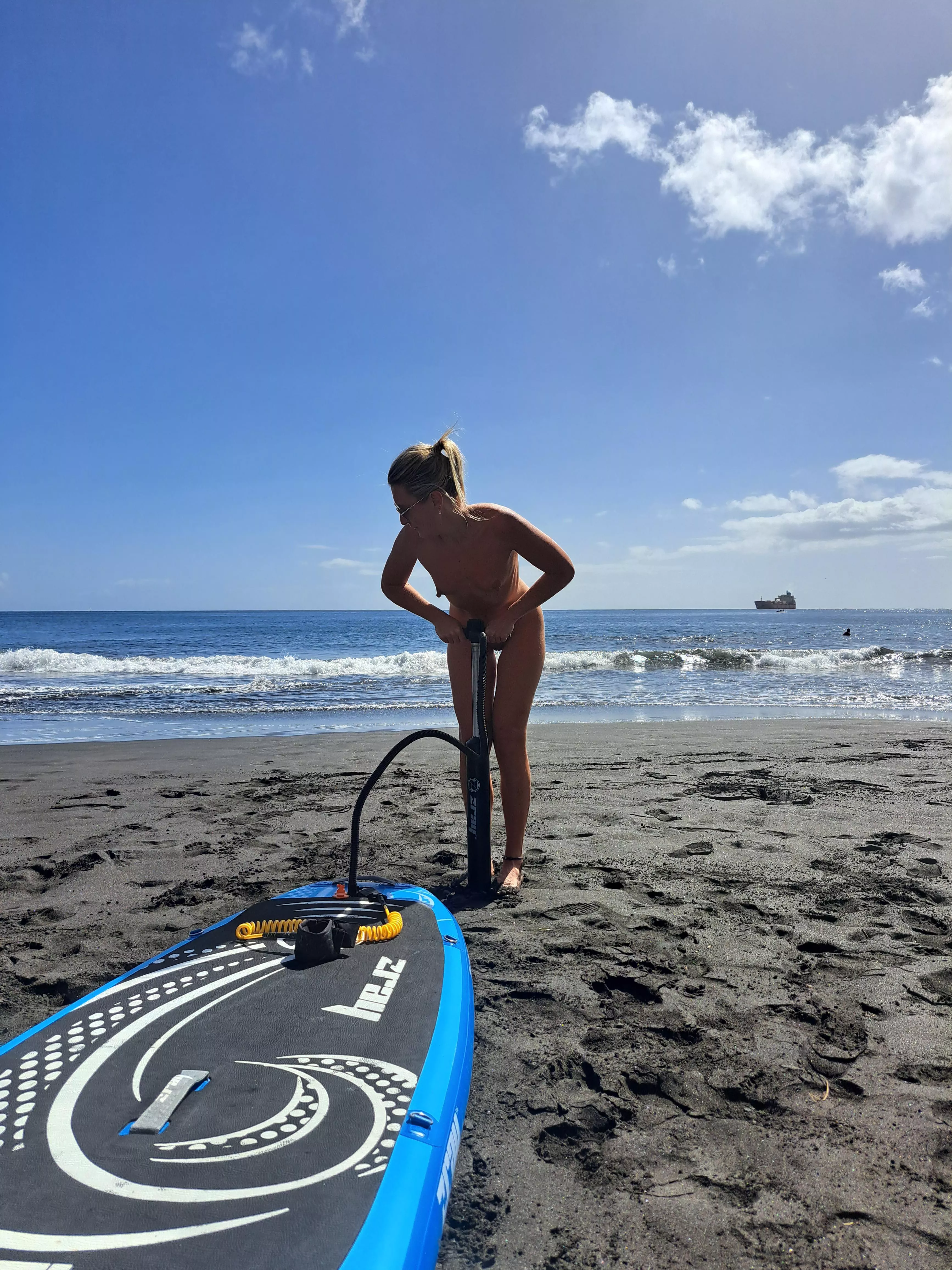 Have a hot wet weekend 🌊 posted by vulpesnudista