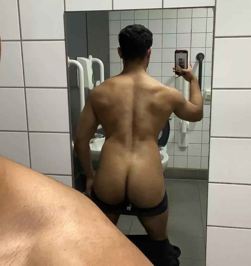 Heavy back day. Would you lick the sweat of my back? posted by Hungry_Entertainer55