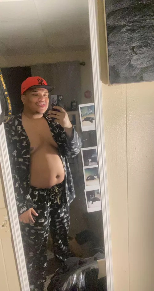 Here’s some belly & a little moob. Can I be Your young (24) Daddy? Thick & uncut here 😈 by MurkyAcanthaceae9035