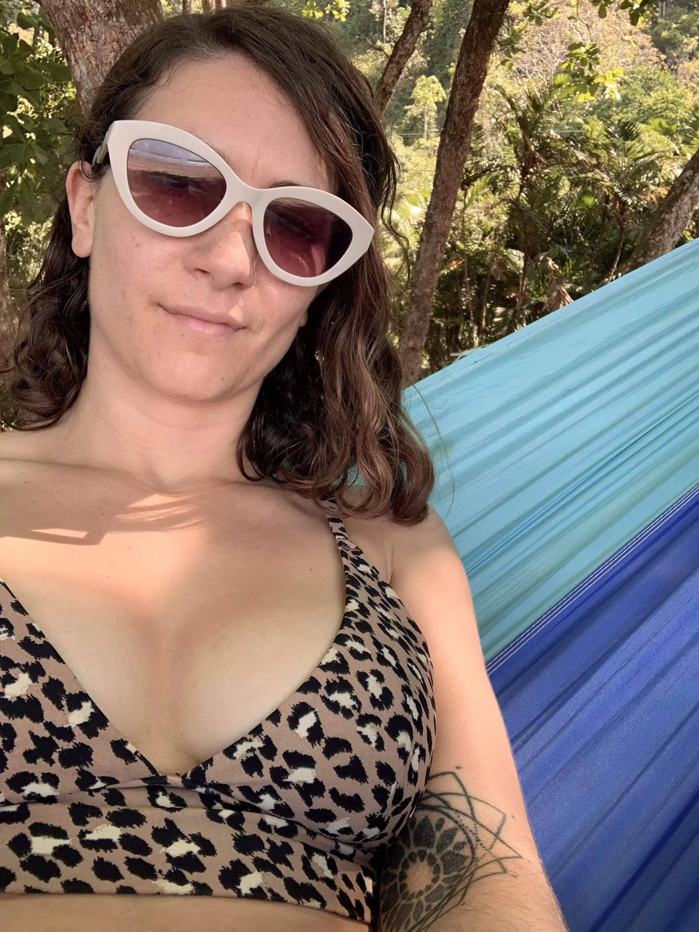 Hi from the beach 🐆 [f] posted by maplesyrup_girl