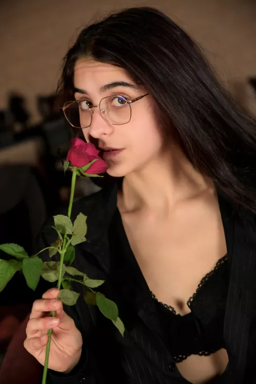 I think my glasses adds a classy touch to my date outfit~ by Mrs_Elisabeth