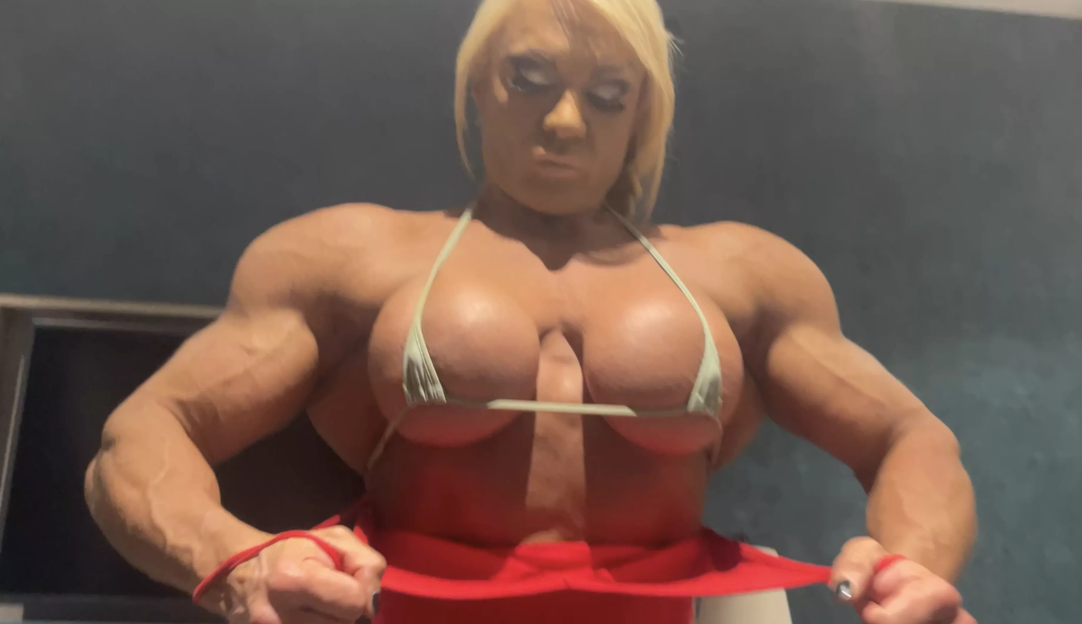 IFBB Pro Lisa Cross Pro Female Bodybuilder posted by LisaCrossXXX