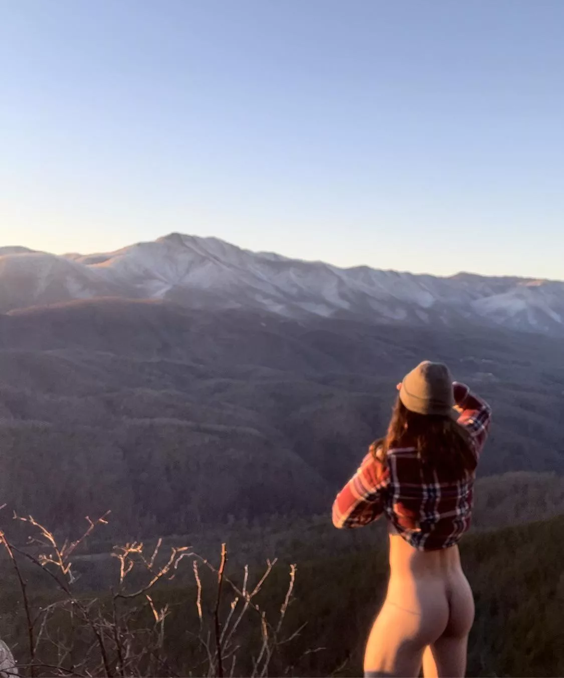 [M] Sun-kissed Buns posted by InnocuouslyDated