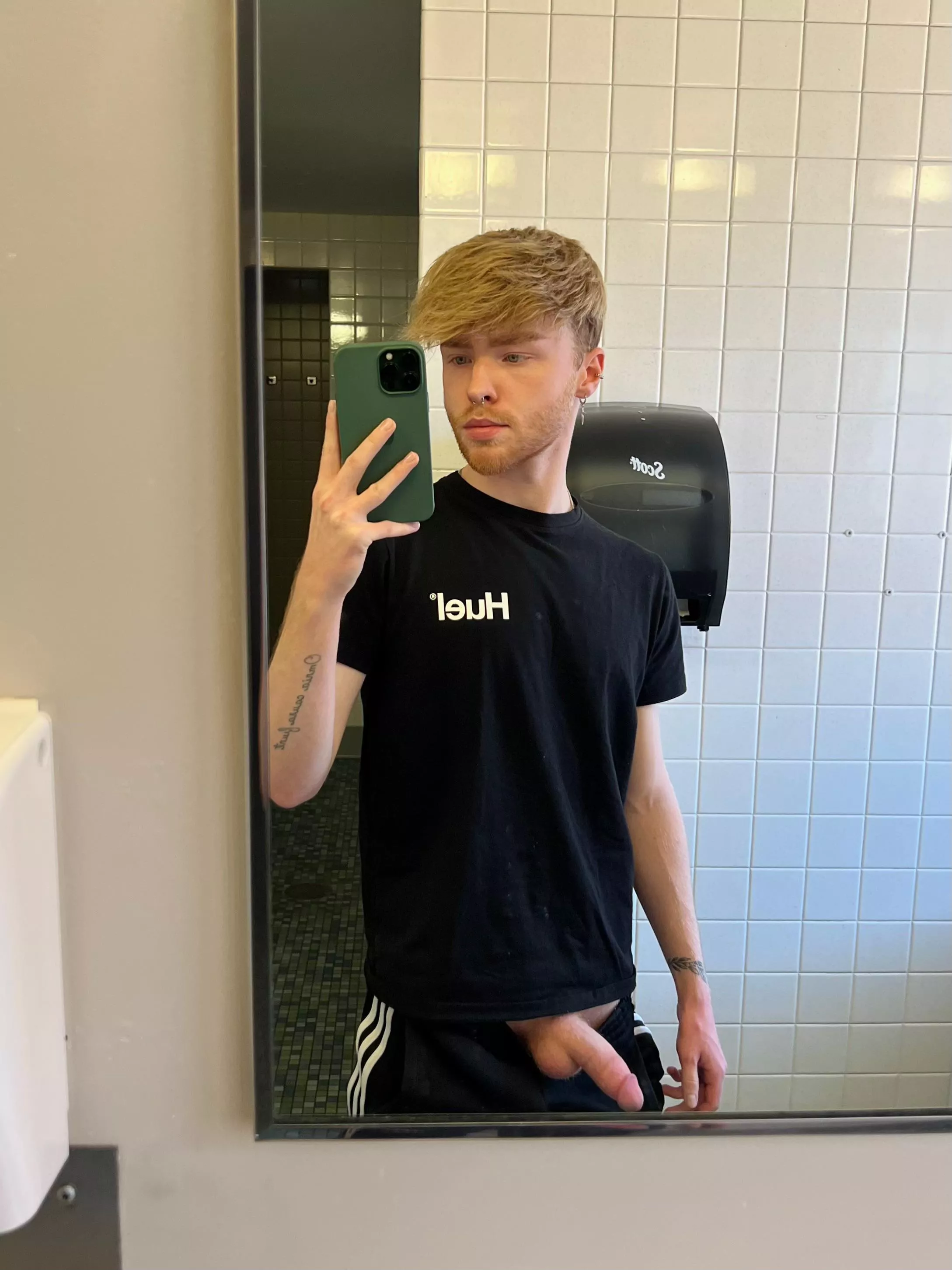 Meet me in the bathroom? posted by davaleur