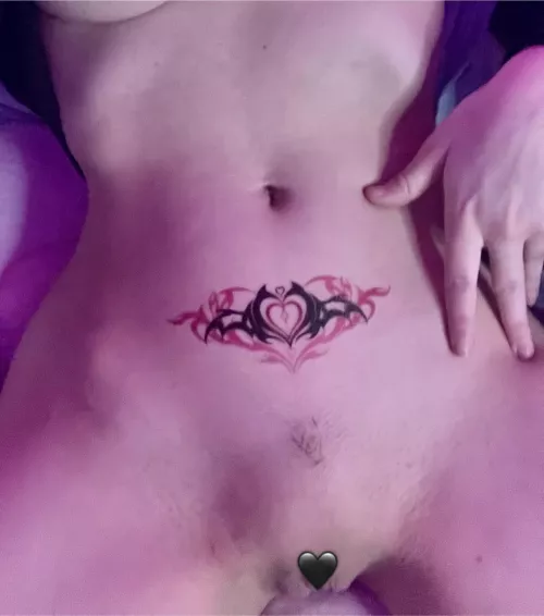 My hips bones look so cute in this picture by BrokenBunnies