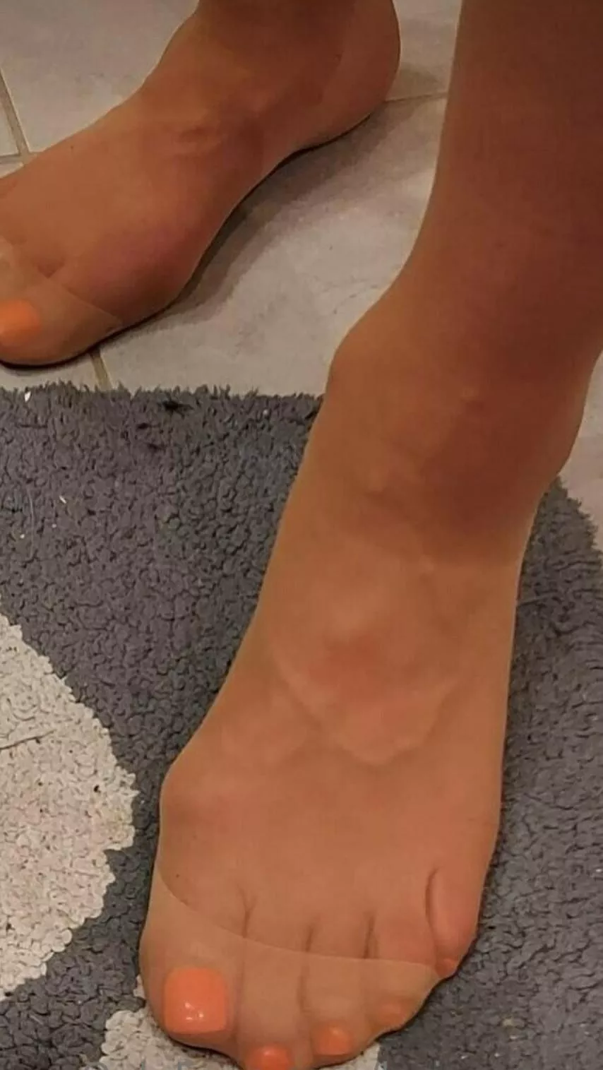 orange nails and hose posted by SolefullDesires