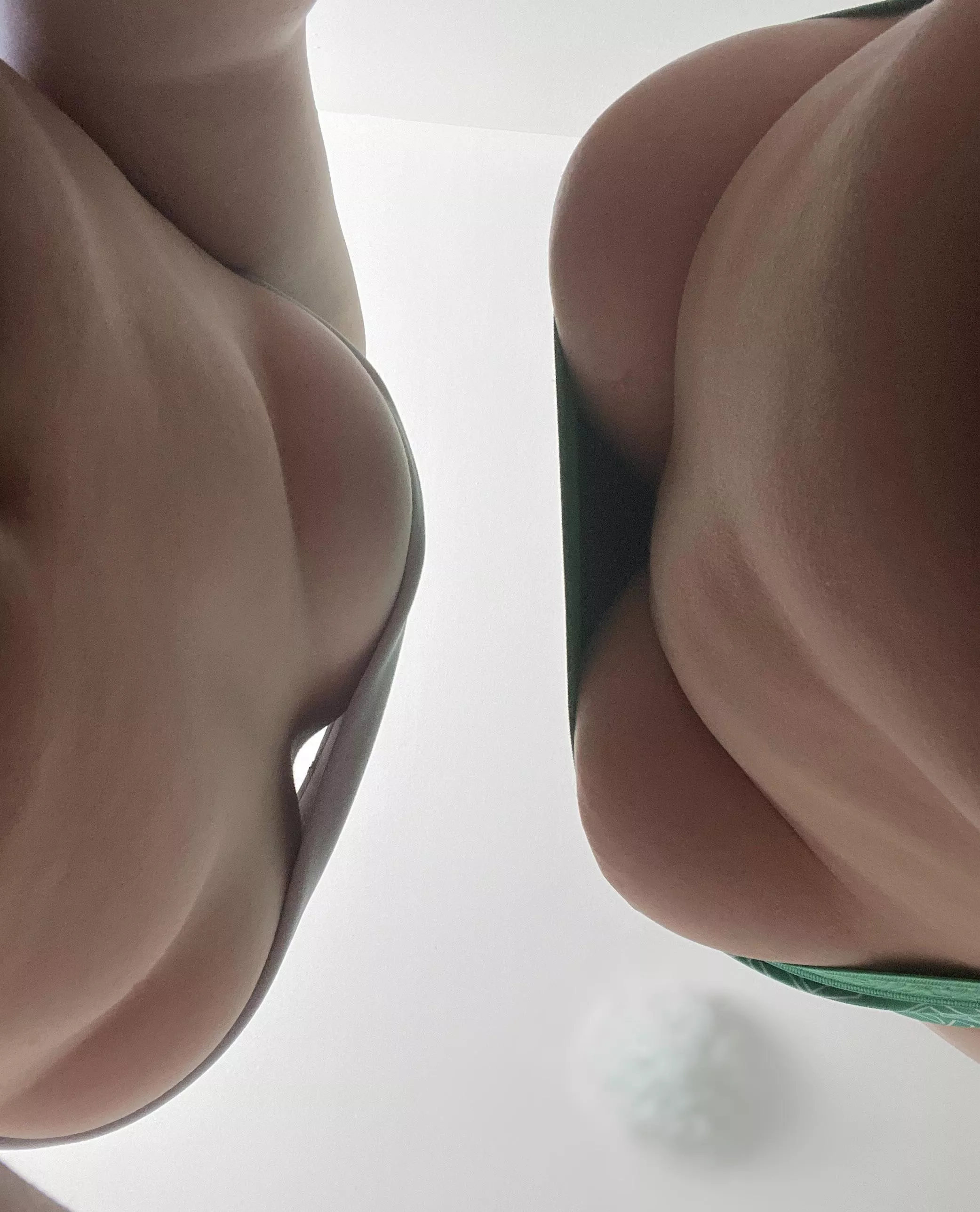 POV we’re sitting on your face 😩 [IMG] posted by LailaaaHazel