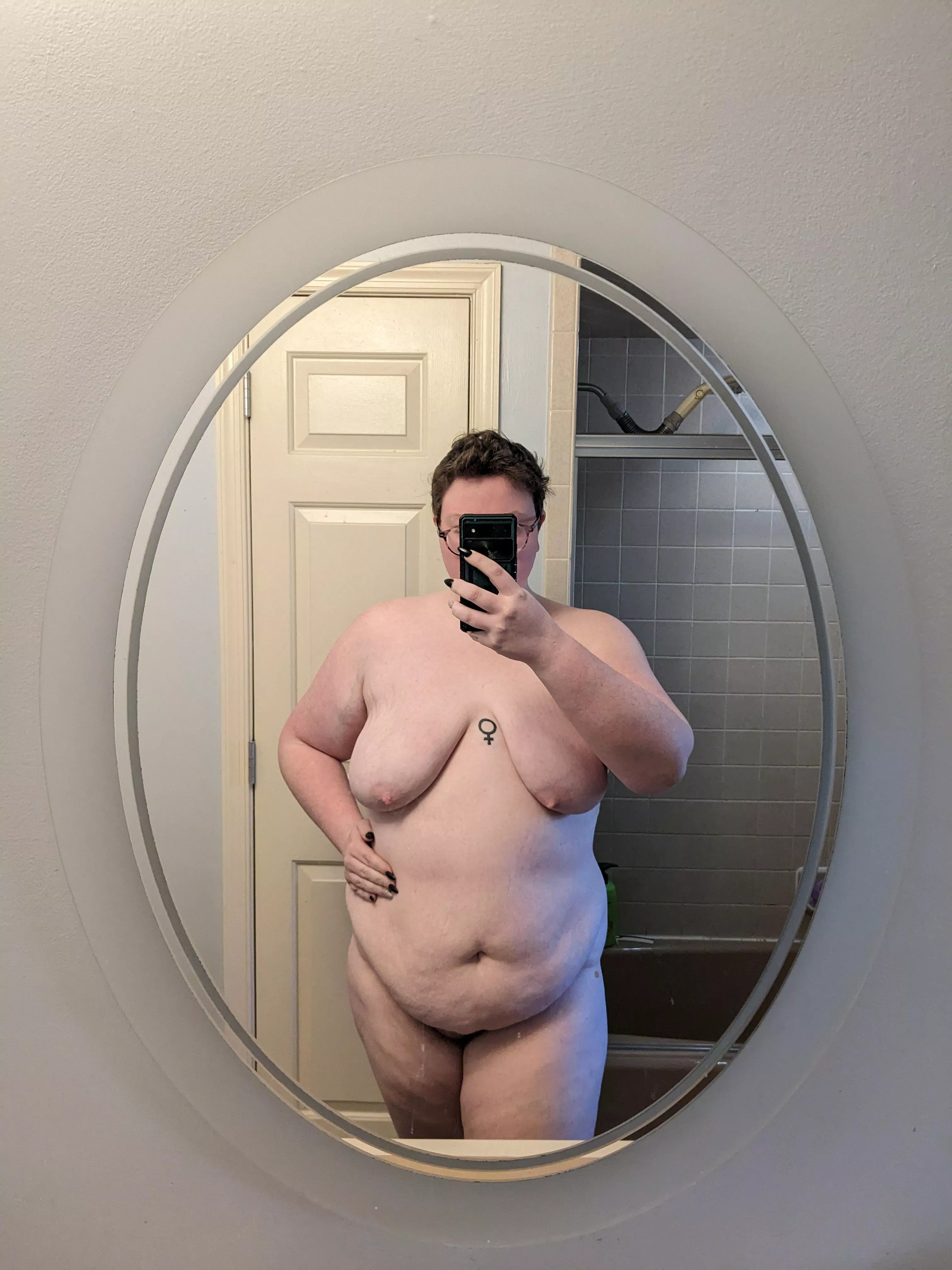 rare tummy pic posted by No_Soup110