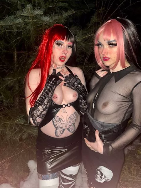 Red or Pink posted by DaphneBlakeX0X0