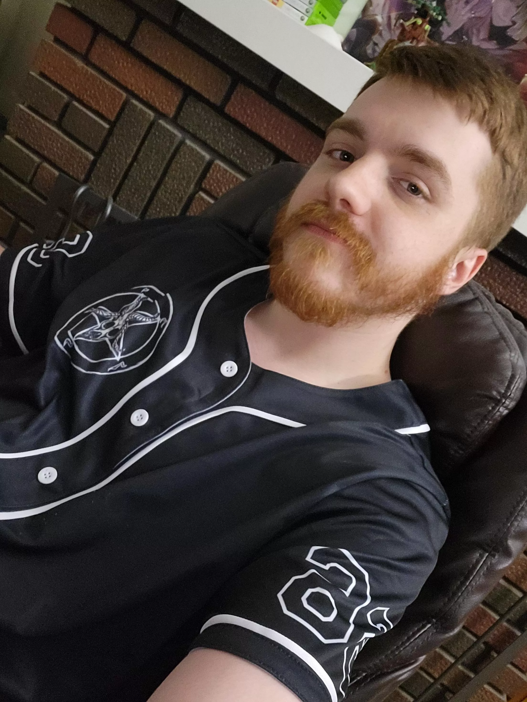 Single af for 7 years now... Think this could be my year? 😂 posted by Mistman14