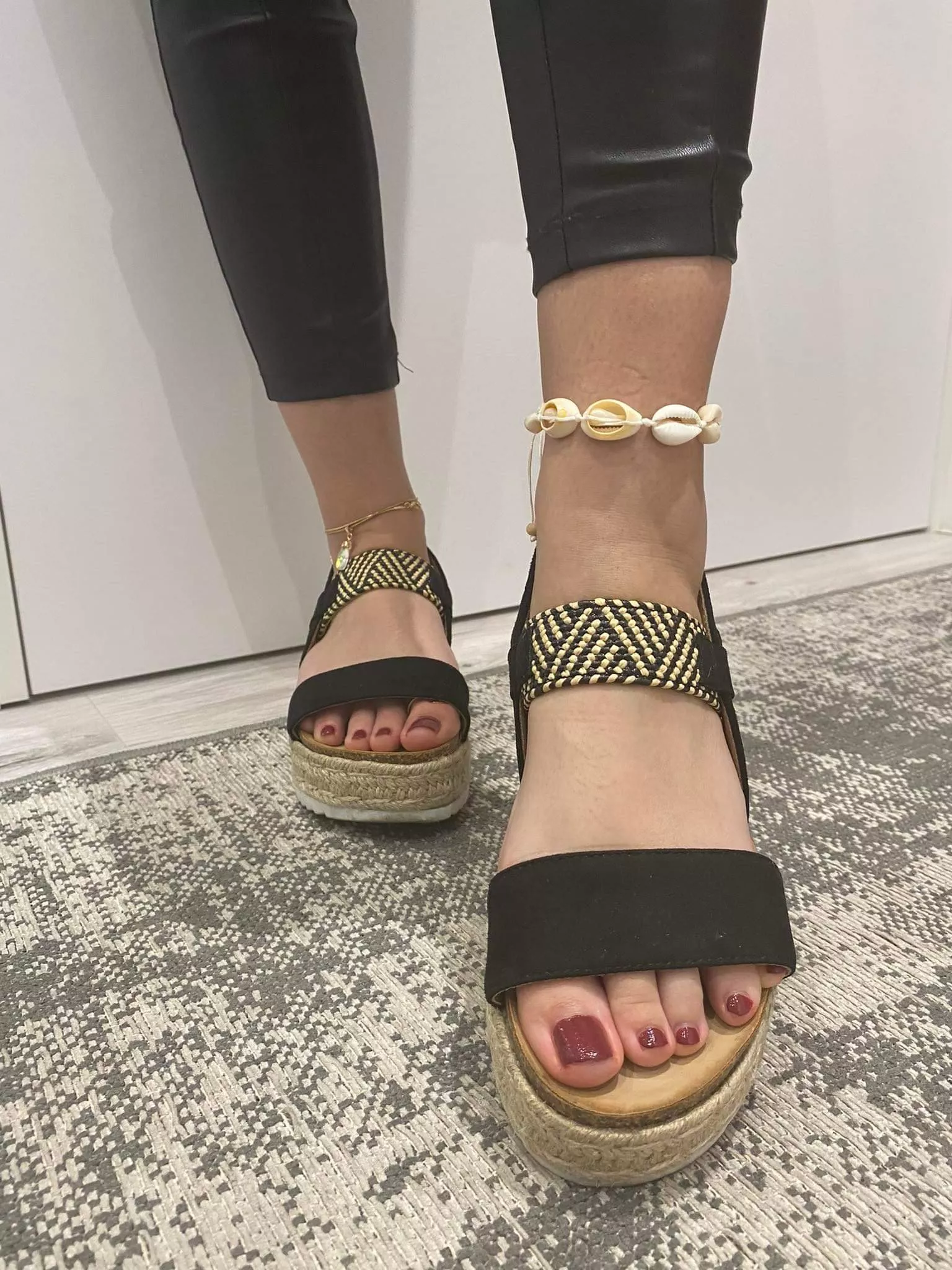 Someone wants to take off my sandals and lick my feet? 😏 posted by KittyQueenFeet