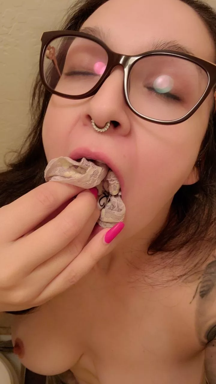 Stuffing Yellow V.S. panties posted by AsstroGirlGia