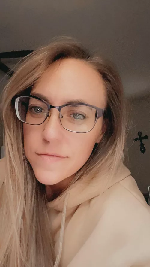 Sundays are definitely glasses day! by BikiniSquats