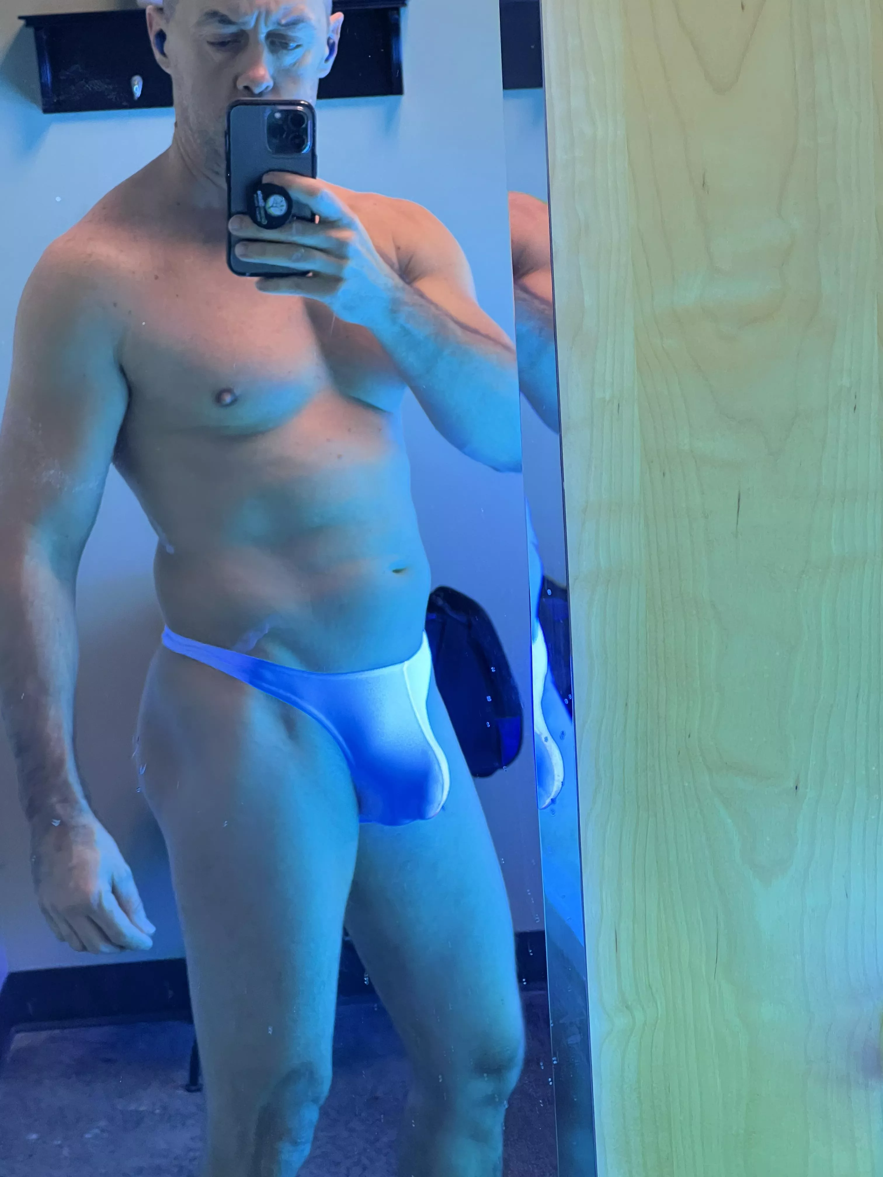 Tanning bed time after the workout (M) posted by fit_midwestfun74