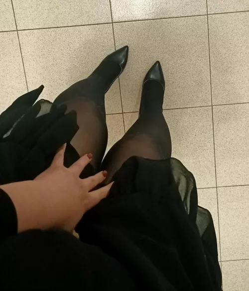 total black is sexy. by CarlottaCurvy