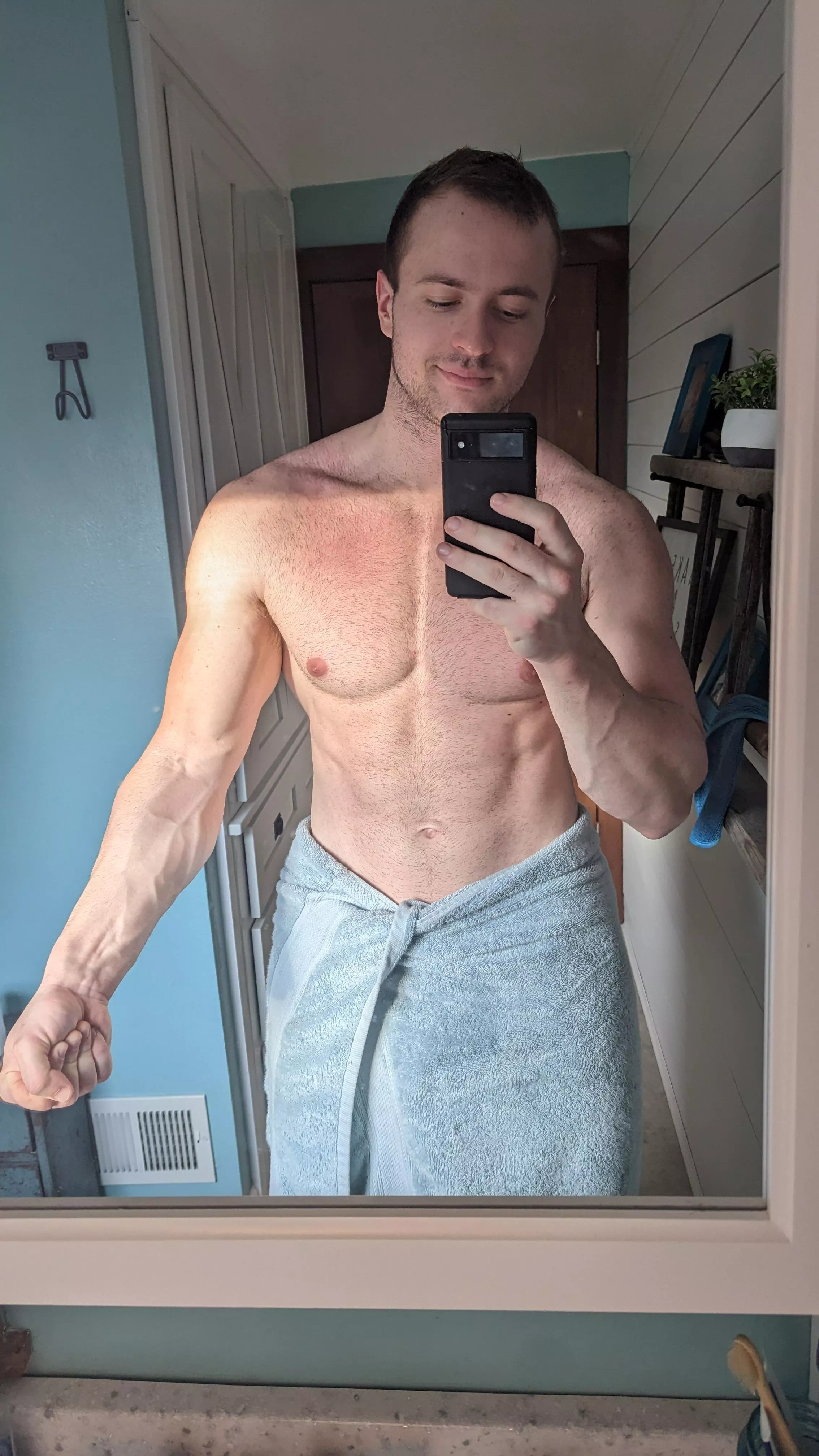 veins always come out to play after a hot shower 🚿 posted by cannuckreddit