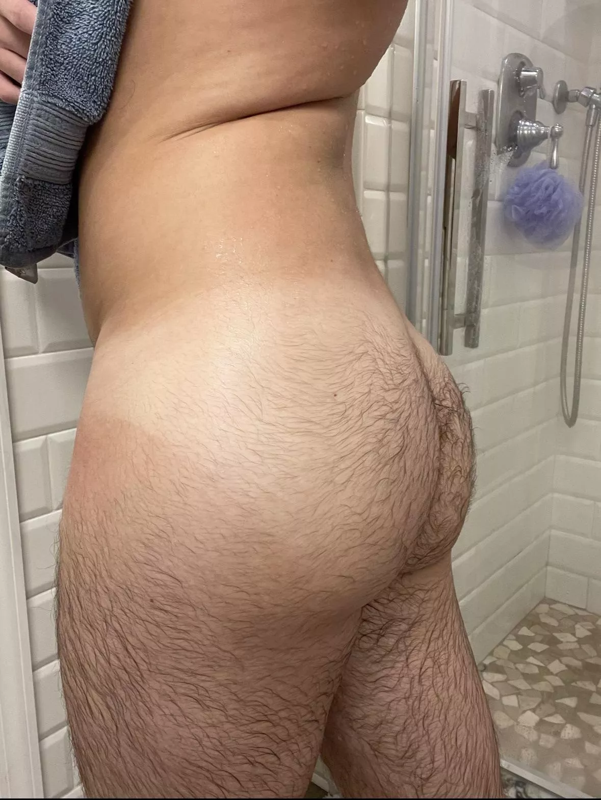 Wet and hairy 💧 posted by aura_alexandrite