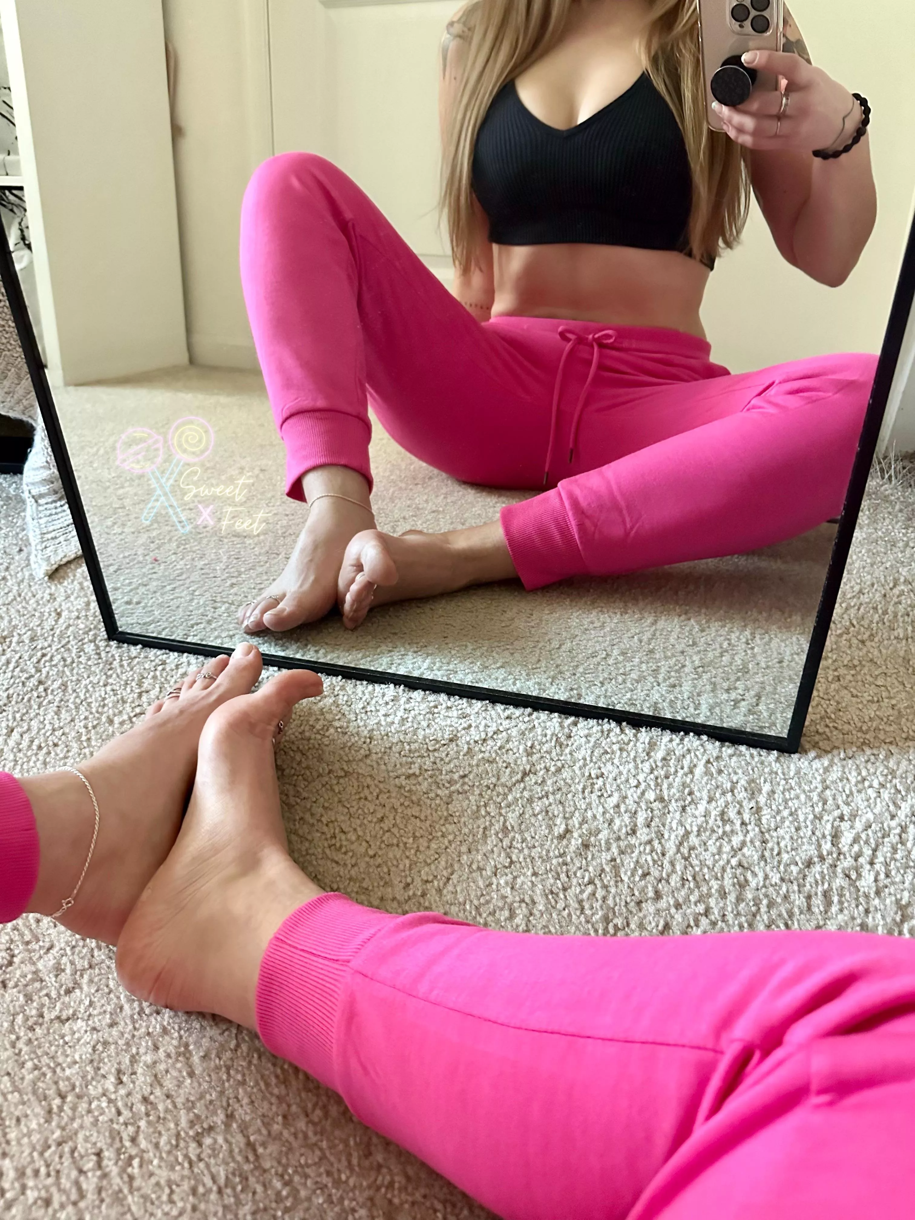 🍭🧁Who else is joining me today to worship these sweet soles?🍩🍬 posted by Sweetxfeet1