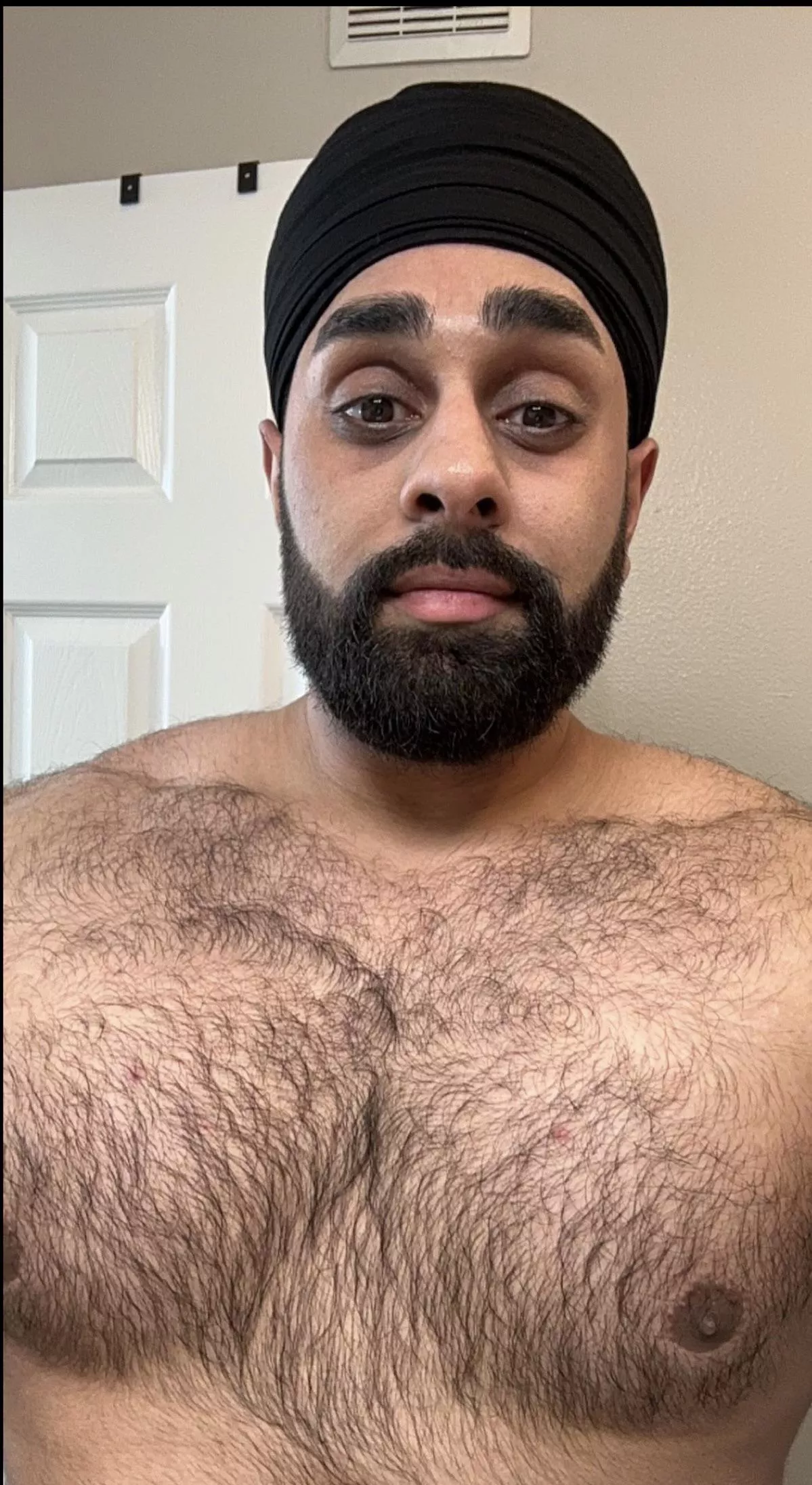 who’s in need of some hairy cuddles this weekend? posted by kalskzbdnsksnwbish