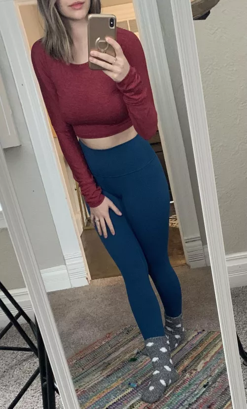 Wishing everyone a cozy Sunday 😌 [f] by Ok-Care-1582