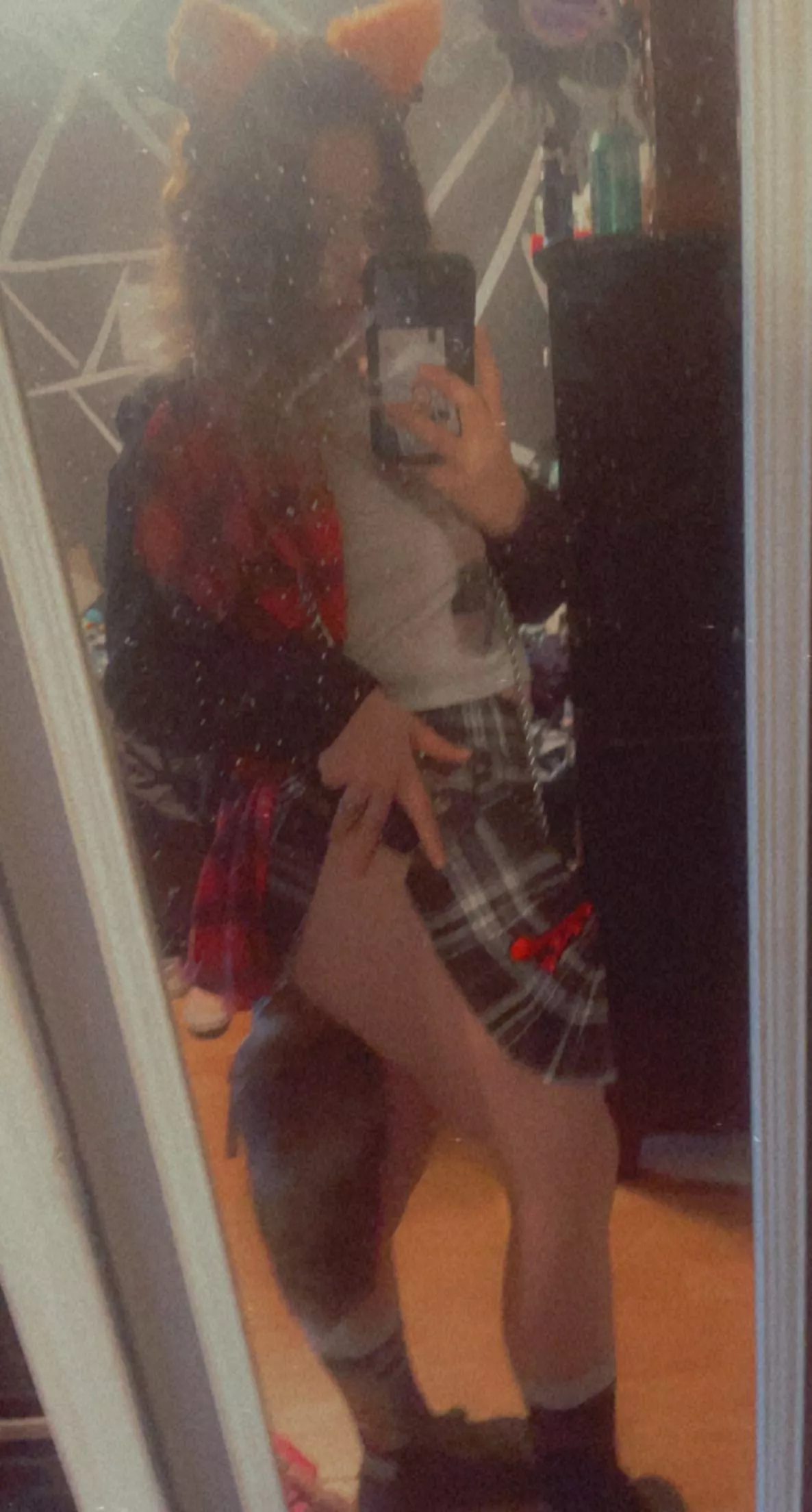 Would you publicly play with gangbang and breed my pet fox with me?🦊she loves walks and losing clothes posted by Broken_Kato13