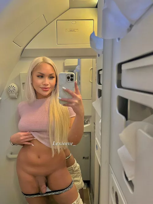 Would you suck me off in the airplane bathroom? 🤭🍆 by itslexieNL