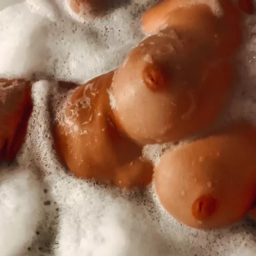 Would you take a bath with me ? by Lifeoflunax