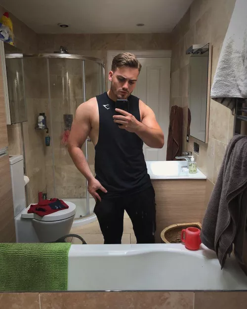 26 UK - bi masc guy looking for someone fun. Open minded just looking for that attraction. send selfie when adding - add Cmarksx96 by cmarks1996
