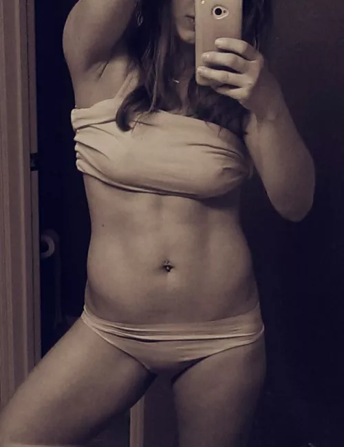 35 [F] artsy summer physique update :) by newtothegame1987